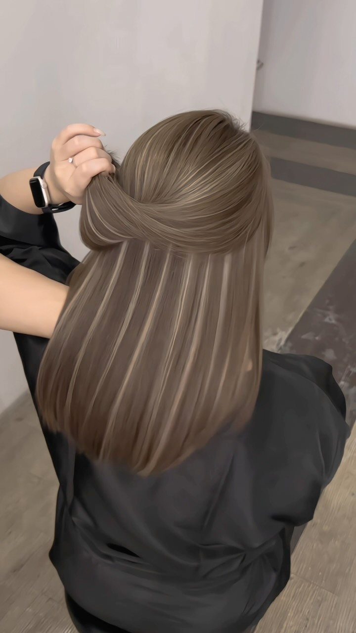 Brown hair with thin, straight ash blonde highlights viewed from the back.