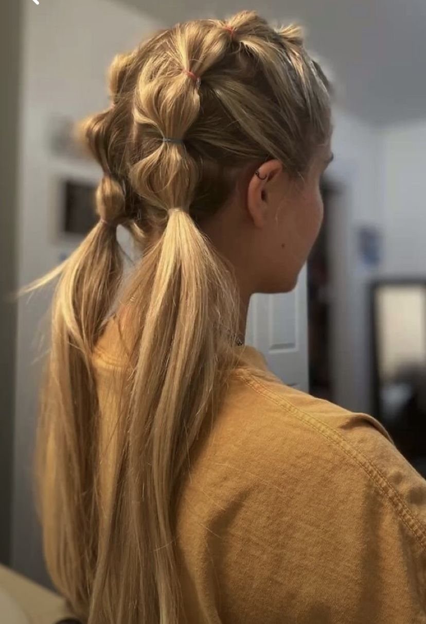 Blonde high ponytail divided into rounded bubble sections with elastics