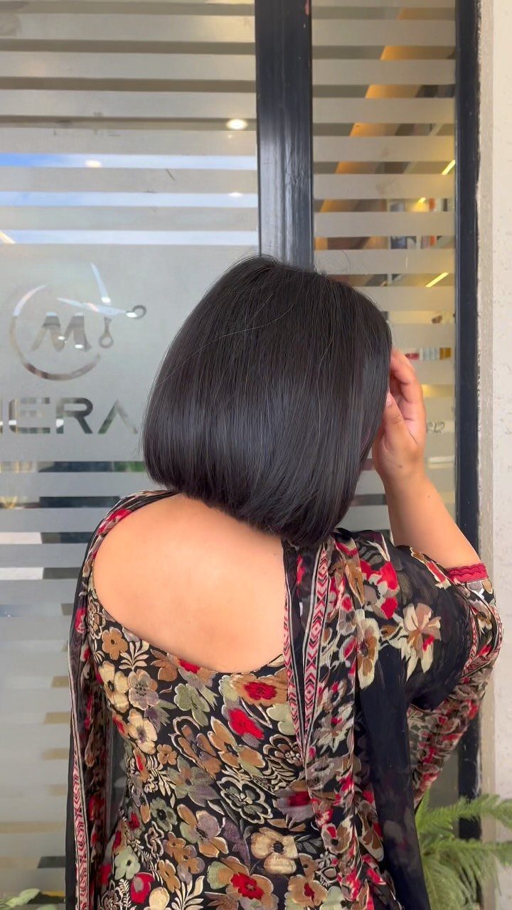 Dark blunt bob with a smooth finish and even chin-length perimeter